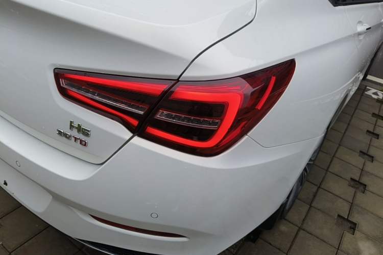 Used Hongqi H5 2022 Classic Model Facelift 1.5T DCT Qiyun Edition Right Rear Taillight