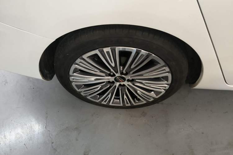 Used Hongqi H5 2022 Classic Model Facelift 1.5T DCT Qiyun Edition Right Rear Wheel Hub