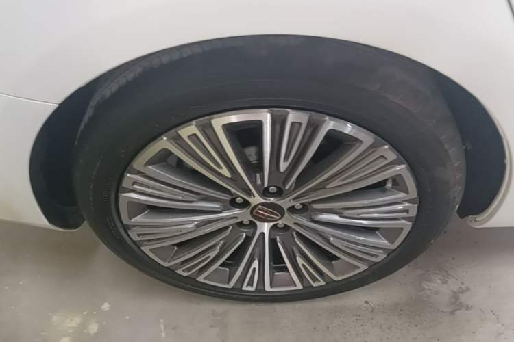 Used Hongqi H5 2022 Classic Model Facelift 1.5T DCT Qiyun Edition Right Rear Wheel Hub