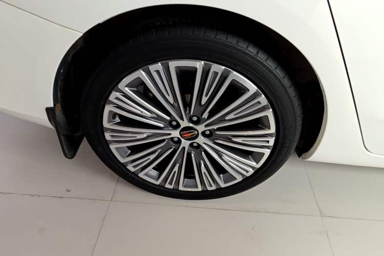 Used Hongqi H5 2022 Classic Model Facelift 1.5T DCT Qiyun Edition Right Rear Wheel Hub