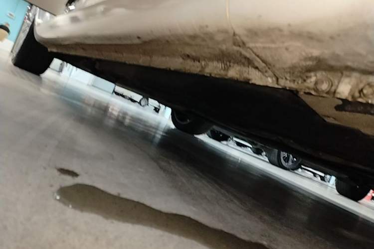Used Hongqi H5 2022 Classic Model Facelift 1.8T Automatic Smart Connect Flagship Edition Right Side Sill