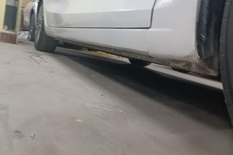 Used Hongqi H5 2022 Classic Model Facelift 1.5T DCT Qiyun Edition Right Side Sill