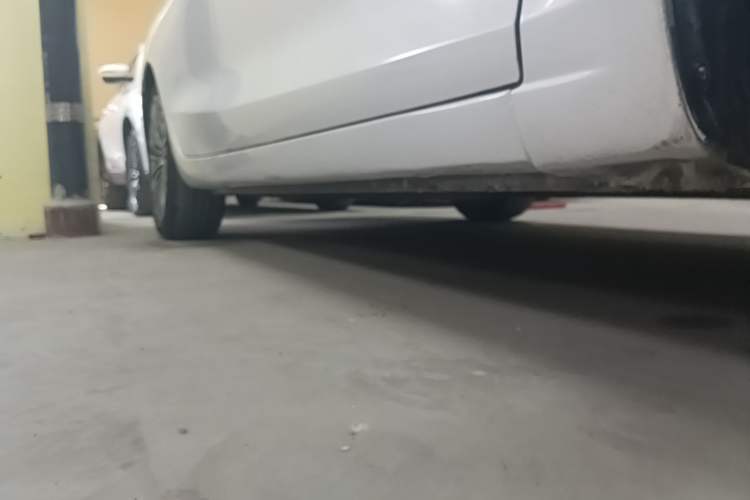 Used Hongqi H5 2022 Classic Model Facelift 1.5T DCT Qiyun Edition Right Side Sill