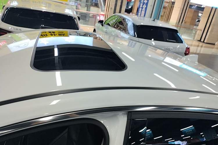 Used Hongqi H5 2022 Classic Model Facelift 1.8T Automatic Smart Connect Flagship Edition Roof