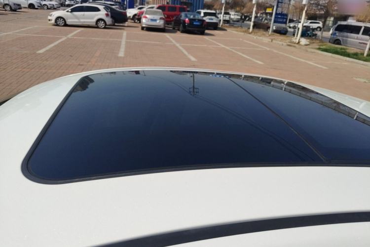 Used Hongqi H5 2022 Classic Model Facelift 1.8T Automatic Smart Connect Flagship Edition Roof