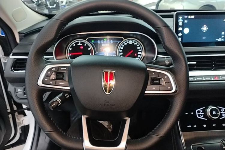Used Hongqi H5 2022 Classic Model Facelift 1.8T Automatic Smart Connect Flagship Edition Steering Wheel