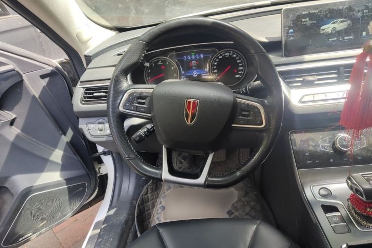 Used Hongqi H5 2022 Classic Model Facelift 1.8T Automatic Smart Connect Flagship Edition Steering Wheel