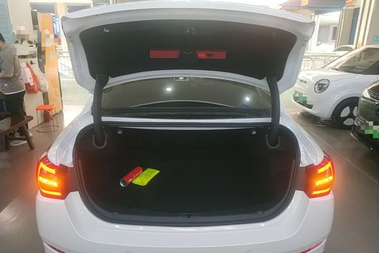 Used Hongqi H5 2022 Classic Model Facelift 1.8T Automatic Smart Connect Flagship Edition Trunk