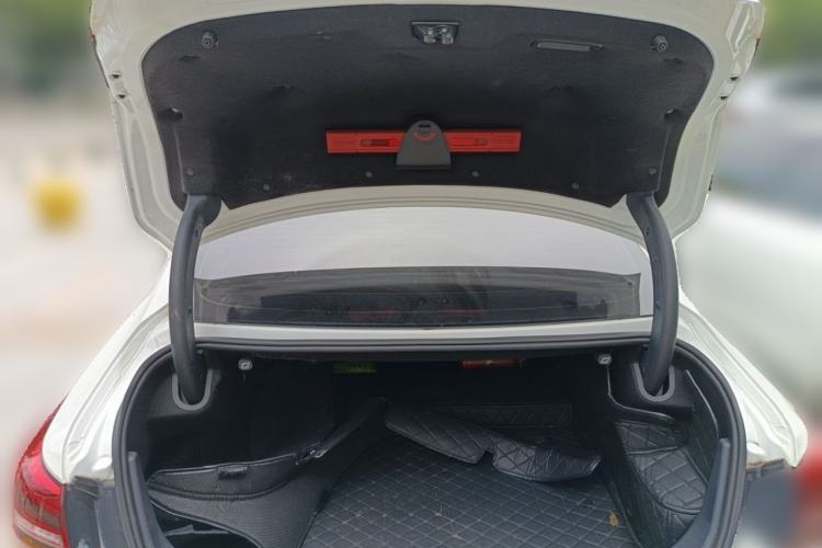 Used Hongqi H5 2022 Classic Model Facelift 1.8T Automatic Smart Connect Flagship Edition Trunk