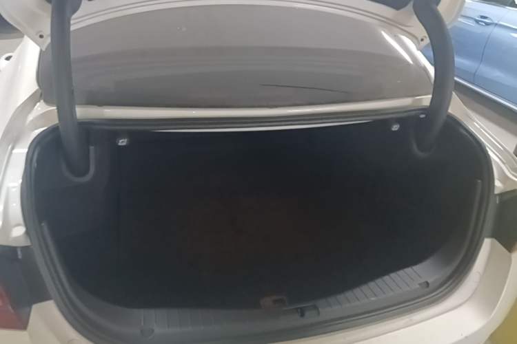 Used Hongqi H5 2022 Classic Model Facelift 1.5T DCT Qiyun Edition Trunk