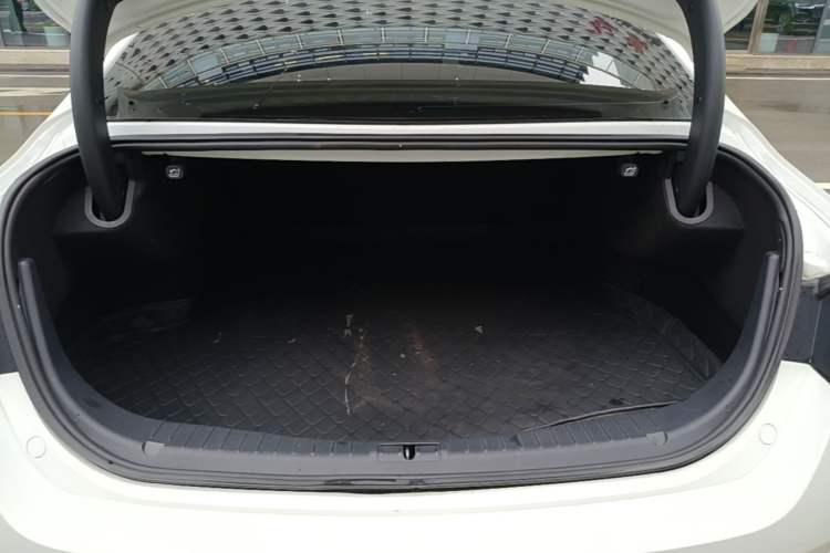 Used Hongqi H5 2022 Classic Model Facelift 1.5T DCT Qiyun Edition Trunk