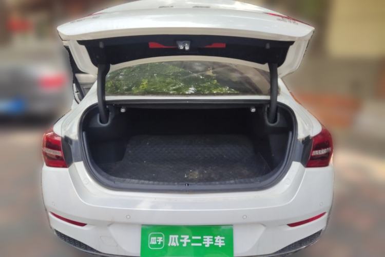 Used Hongqi H5 2022 Classic Model Facelift 1.8T Automatic Smart Connect Flagship Edition Trunk