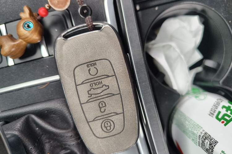 Used Hongqi H5 2022 Classic Model 1.8T Automatic Smart Connect Flagship Edition Vehicle Key