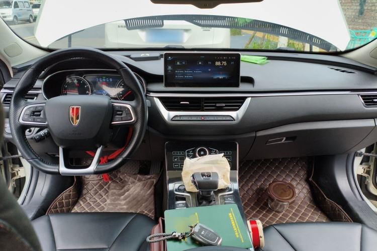 Used Hongqi H5 2022 Classic Model 1.8T Automatic Smart Connect Flagship Edition Center Console