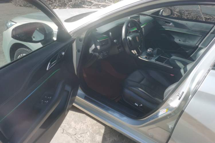 Used Hongqi H5 2022 Classic Model Facelift 1.8T Automatic Smart Connect Flagship Edition Driver Seat