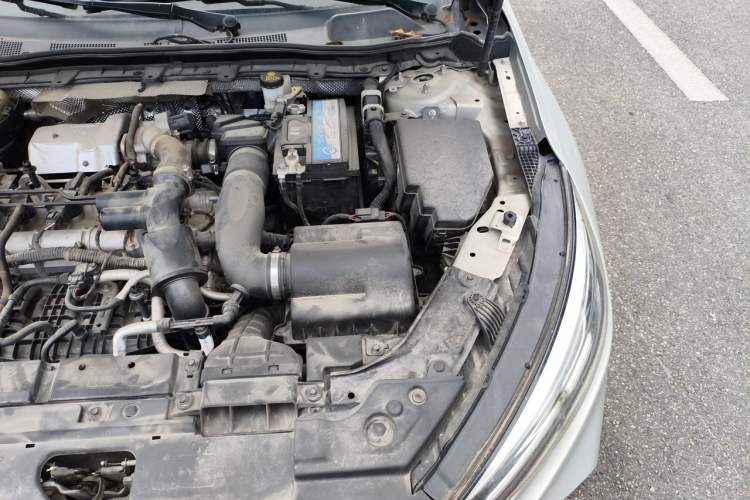 Used Hongqi H5 2022 Classic Model 1.8T Automatic Smart Connect Flagship Edition Engine Bay Left