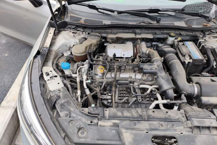 Used Hongqi H5 2022 Classic Model 1.8T Automatic Smart Connect Flagship Edition Engine Bay Right