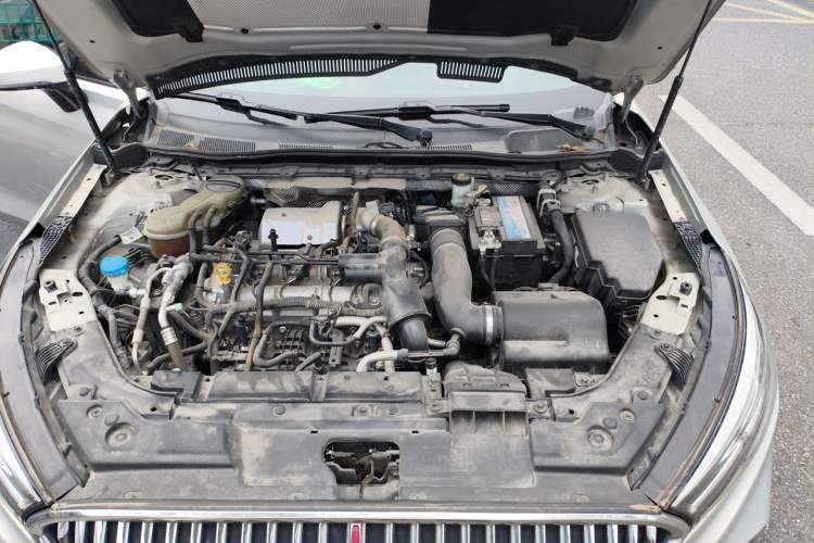 Used Hongqi H5 2022 Classic Model 1.8T Automatic Smart Connect Flagship Edition Engine Bay