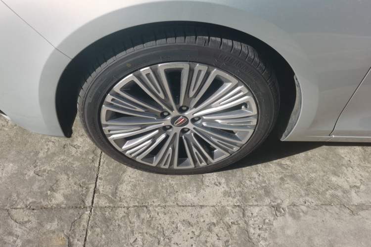 Used Hongqi H5 2022 Classic Model Facelift 1.8T Automatic Smart Connect Flagship Edition Left Front Wheel Hub