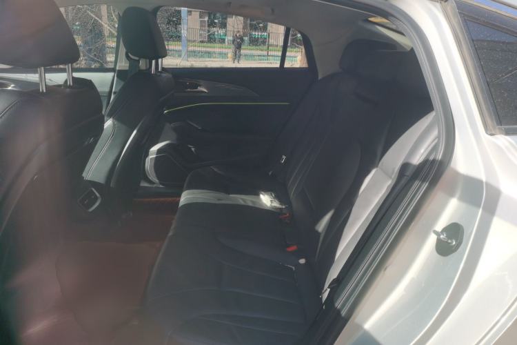 Used Hongqi H5 2022 Classic Model Facelift 1.8T Automatic Smart Connect Flagship Edition Left Rear Seat