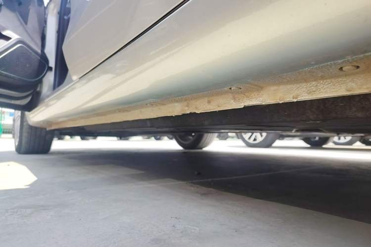 Used Hongqi H5 2022 Classic Model Facelift 1.5T DCT Qiyun Edition Left Side Sill