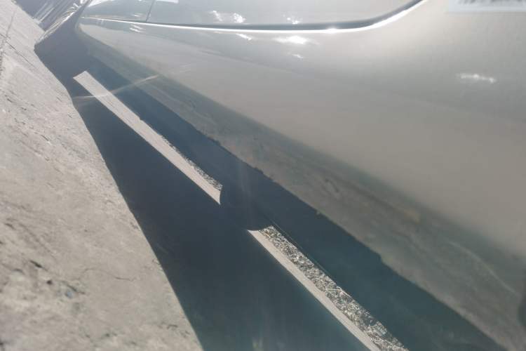 Used Hongqi H5 2022 Classic Model Facelift 1.8T Automatic Smart Connect Flagship Edition Left Side Sill