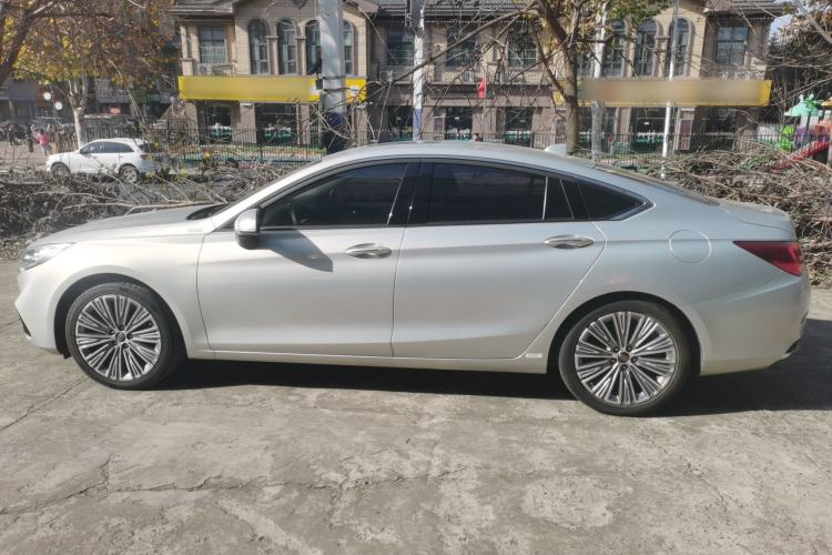 Used Hongqi H5 2022 Classic Model Facelift 1.8T Automatic Smart Connect Flagship Edition Left Side