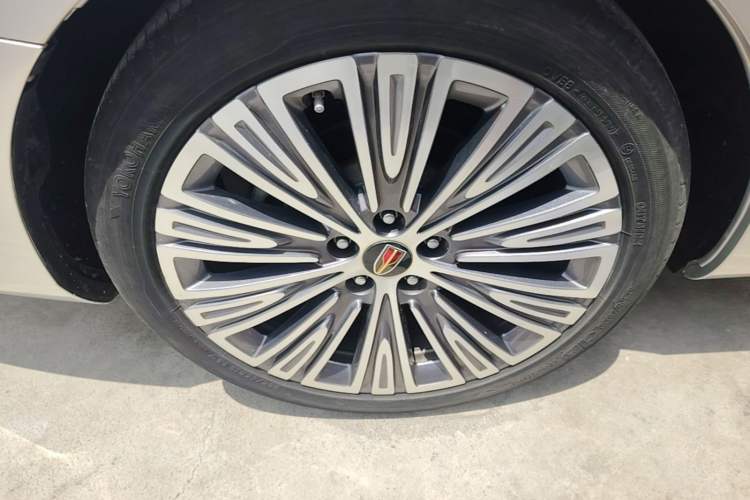 Used Hongqi H5 2022 Classic Model Facelift 1.5T DCT Qiyun Edition Right Rear Wheel Hub
