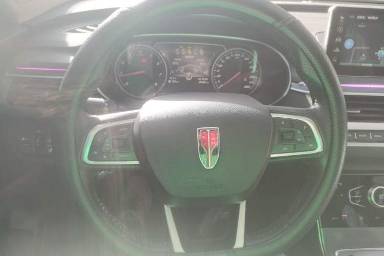 Used Hongqi H5 2022 Classic Model Facelift 1.8T Automatic Smart Connect Flagship Edition Steering Wheel