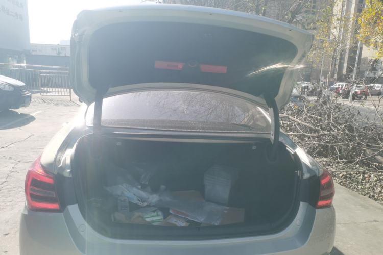 Used Hongqi H5 2022 Classic Model Facelift 1.8T Automatic Smart Connect Flagship Edition Trunk
