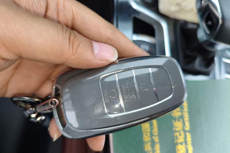 Used Hongqi H5 2022 Classic Model 1.8T Automatic Smart Connect Flagship Edition Vehicle Key