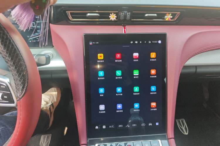 Used Hongqi H5 2023 2.0T Automatic Smart Connect Flagship Edition Audio And AC Panel