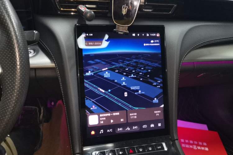 Used Hongqi H5 2023 2.0T Automatic Smart Connect Flagship Edition Audio And AC Panel