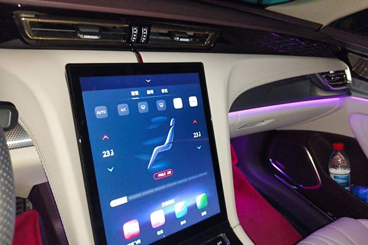 Used Hongqi H5 2023 2.0T Automatic Smart Connect Flagship Edition Audio And AC Panel