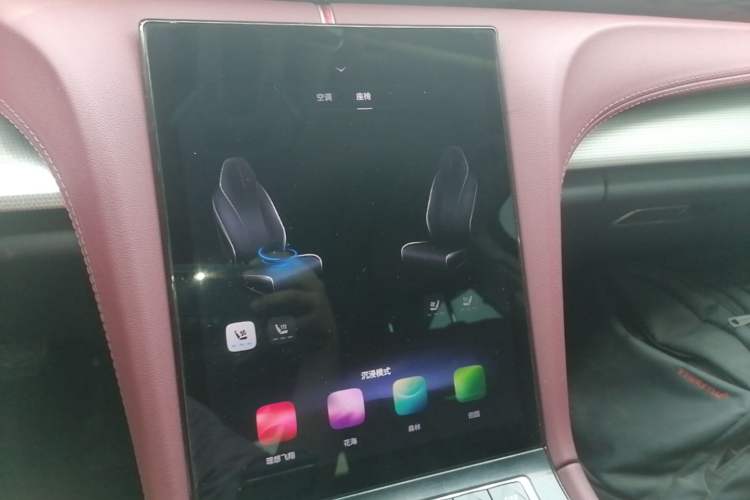 Used Hongqi H5 2023 2.0T Automatic Smart Connect Flagship Edition Audio And AC Panel