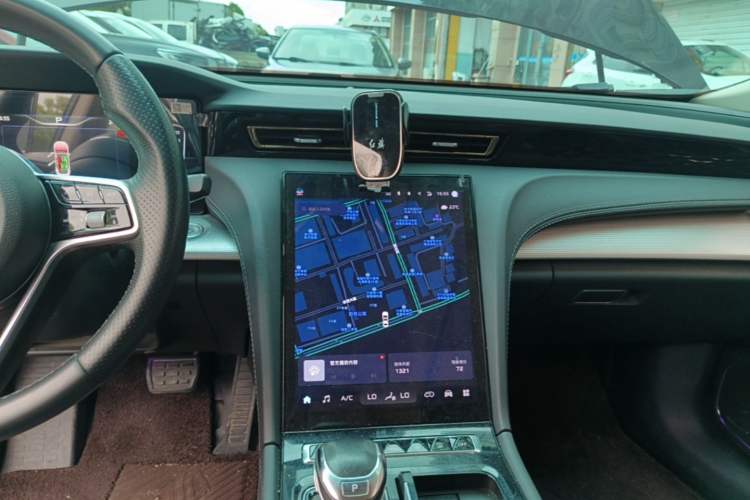 Used Hongqi H5 2023 2.0T Automatic Smart Connect Flagship Edition Audio And AC Panel