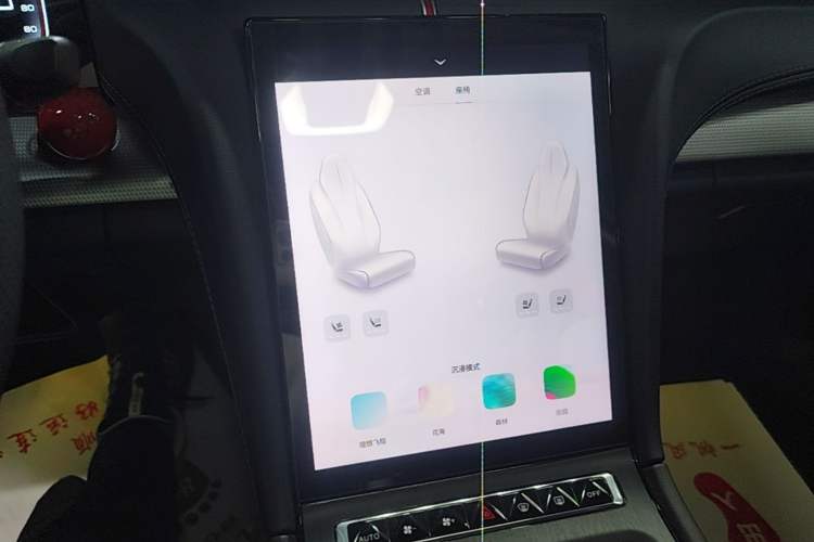 Used Hongqi H5 2023 2.0T Automatic Smart Connect Flagship Edition Audio And AC Panel