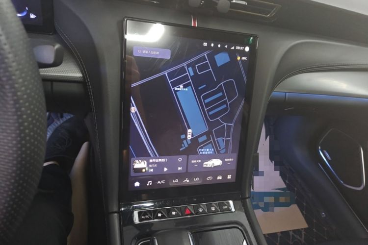 Used Hongqi H5 2023 2.0T Automatic Smart Connect Flagship Edition Audio And AC Panel