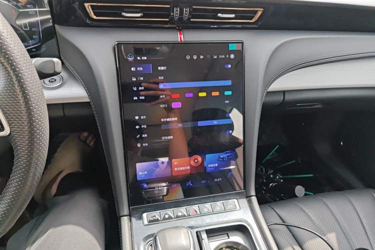 Used Hongqi H5 2023 1.5T DCT Smart Connect Flagship Edition Audio And AC Panel