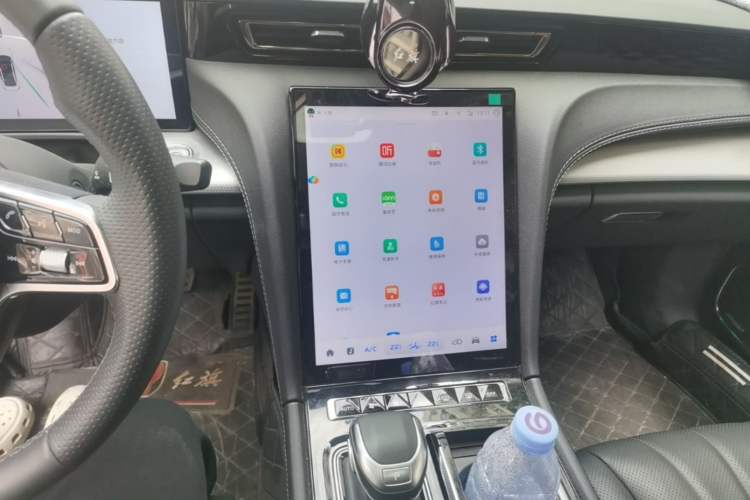 Used Hongqi H5 2023 2.0T Automatic Smart Connect Flagship Edition Audio And AC Panel