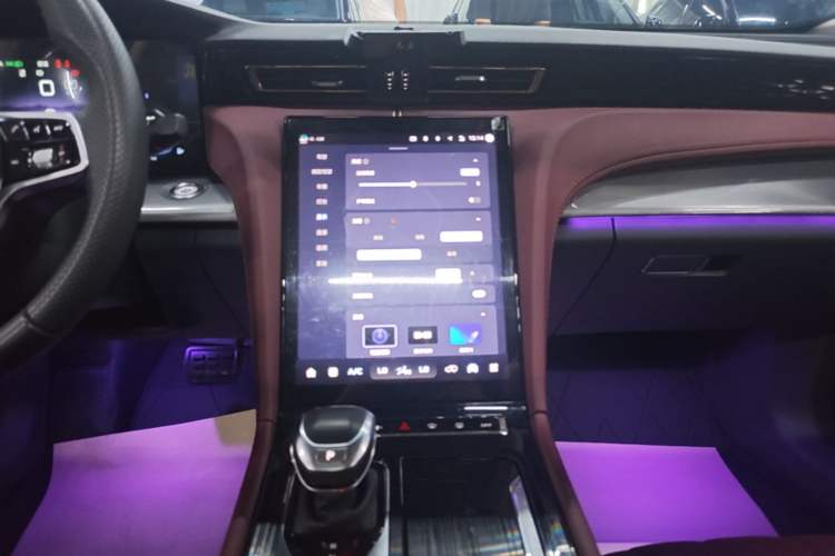 Used Hongqi H5 2023 2.0T Automatic Smart Connect Flagship Edition Audio And AC Panel