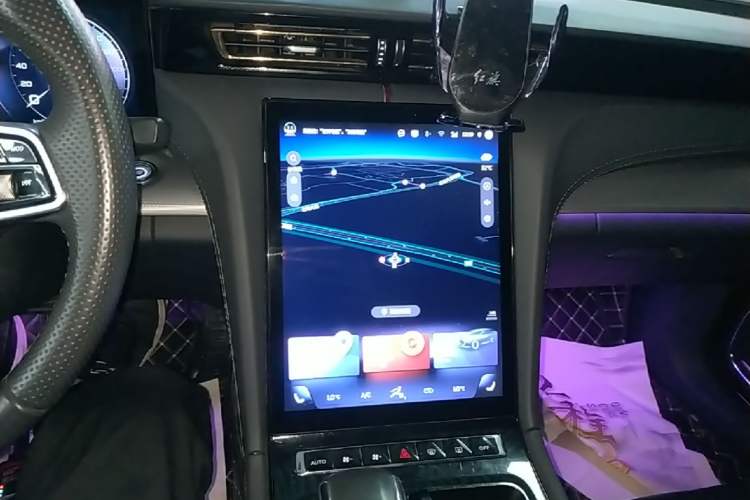 Used Hongqi H5 2023 2.0T Automatic Smart Connect Flagship Edition Audio And AC Panel