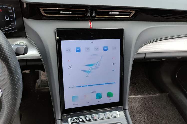 Used Hongqi H5 2023 1.5T DCT Smart Connect Flagship Edition Audio And AC Panel