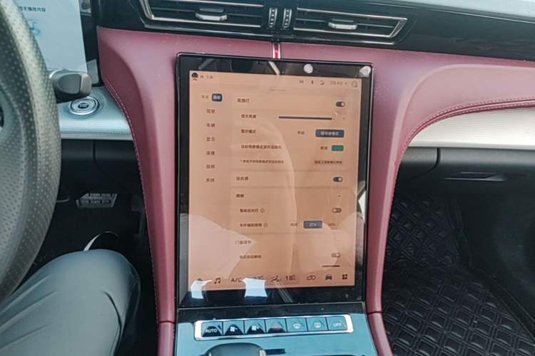 Used Hongqi H5 2023 2.0T Automatic Smart Connect Flagship Edition Audio And AC Panel
