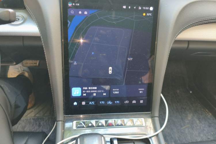 Used Hongqi H5 2023 2.0T Automatic Smart Connect Flagship Edition Audio And AC Panel