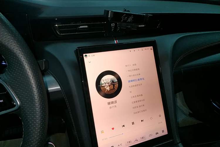 Used Hongqi H5 2023 2.0T Automatic Smart Connect Flagship Edition Audio And AC Panel