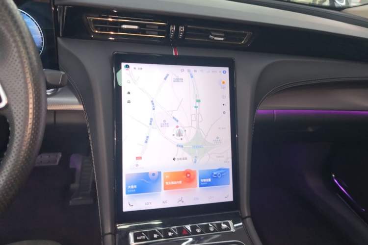 Used Hongqi H5 2023 2.0T Automatic Smart Connect Flagship Edition Audio And AC Panel