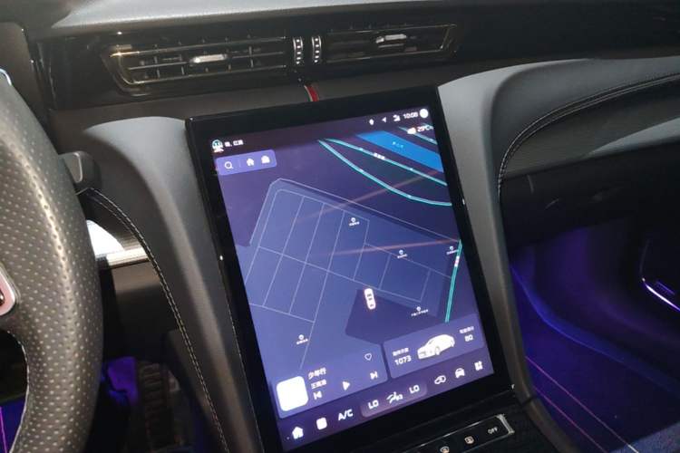 Used Hongqi H5 2023 2.0T Automatic Smart Connect Flagship Edition Audio And AC Panel