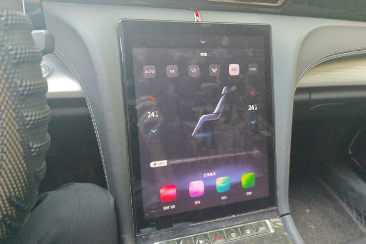 Used Hongqi H5 2023 1.5T DCT Smart Connect Flagship Edition Audio And AC Panel