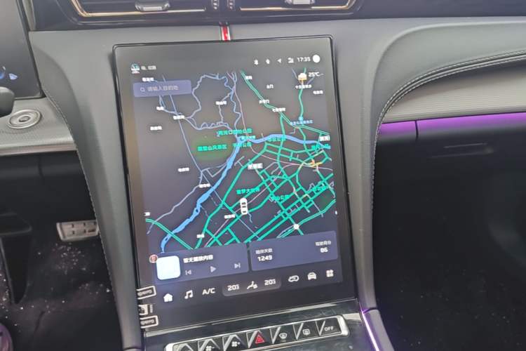 Used Hongqi H5 2023 2.0T Automatic Smart Connect Flagship Edition Audio And AC Panel
